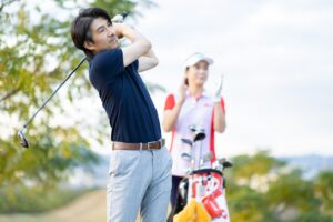 男性女性や季節ごとのゴルフ場での服装のマナーとは？アイキャッチ画像
