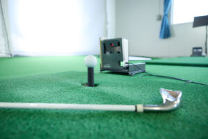 自宅ゴルフ練習で本当に上達できる？練習方法5選とシミュレーター導入ガイド
